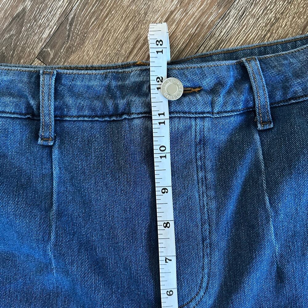High-Waisted Wide-Leg Halara Jeans, Classic Blue Wash - Picture 8 of 13